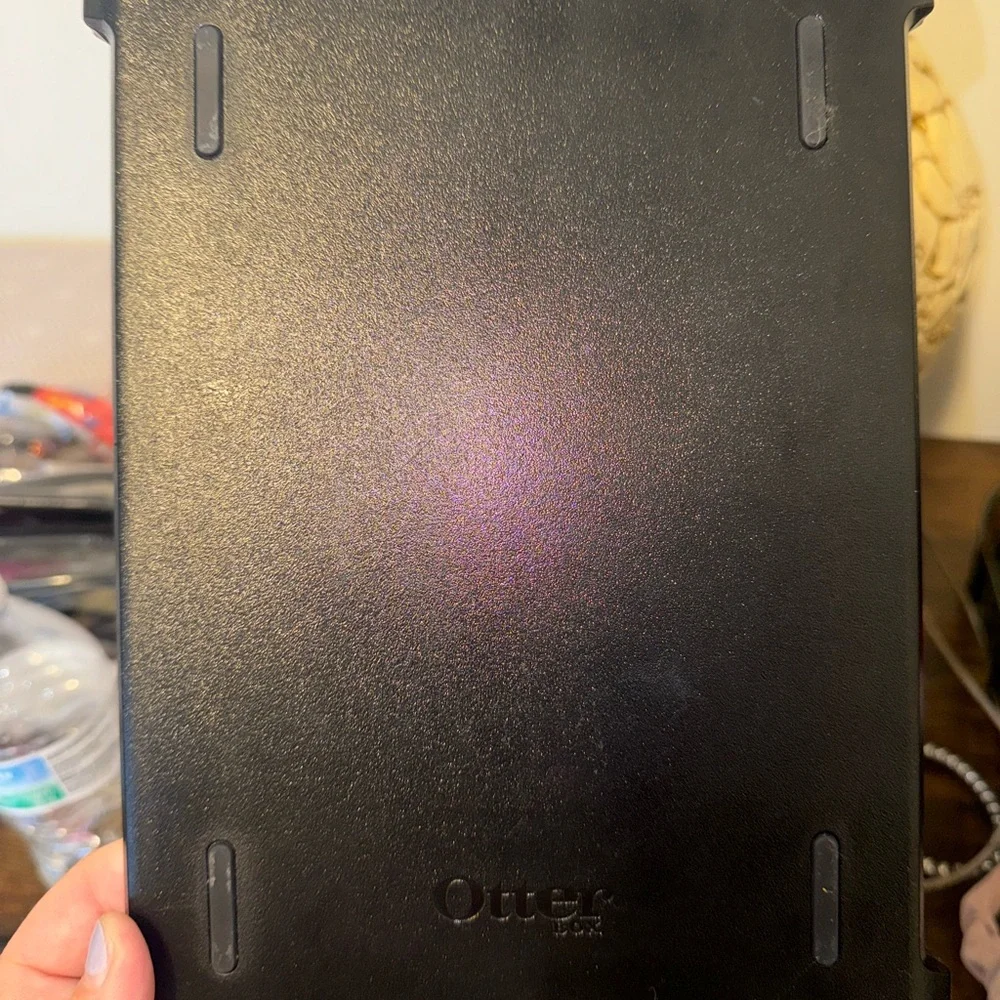 Apple IPad 9th Generation. 64GB. Comes with otter box NO charger.
